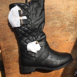 Girls black boot